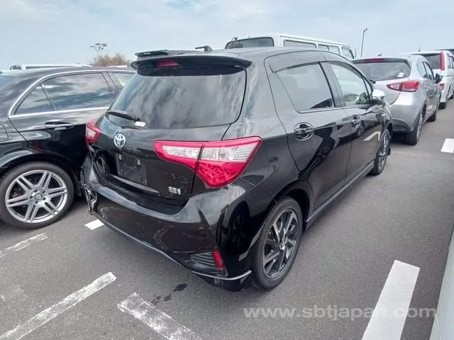 Toyota Vitz 2017 photo 4