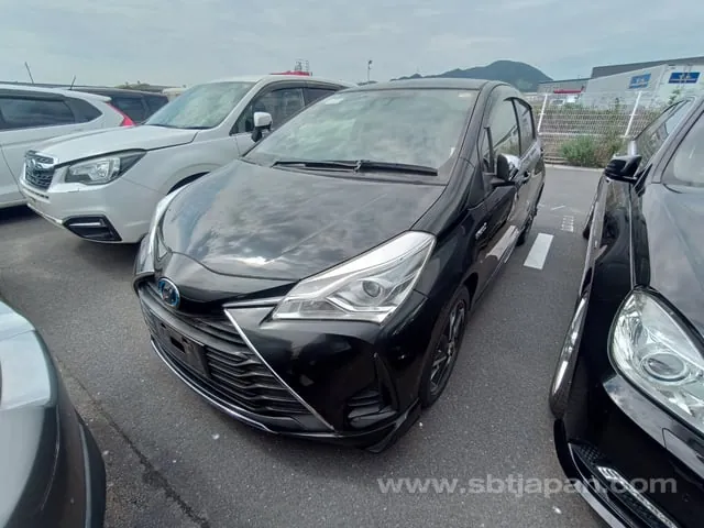 Toyota Vitz 2017 photo 2