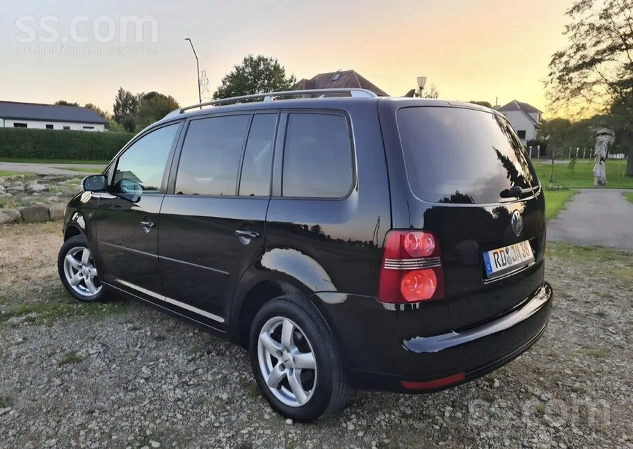 Volkswagen Touran 2009 photo 4