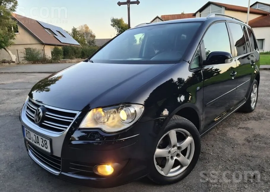 Volkswagen Touran 2009 photo 2