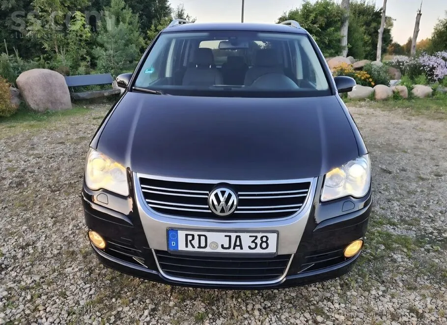 Volkswagen Touran 2009 photo 3