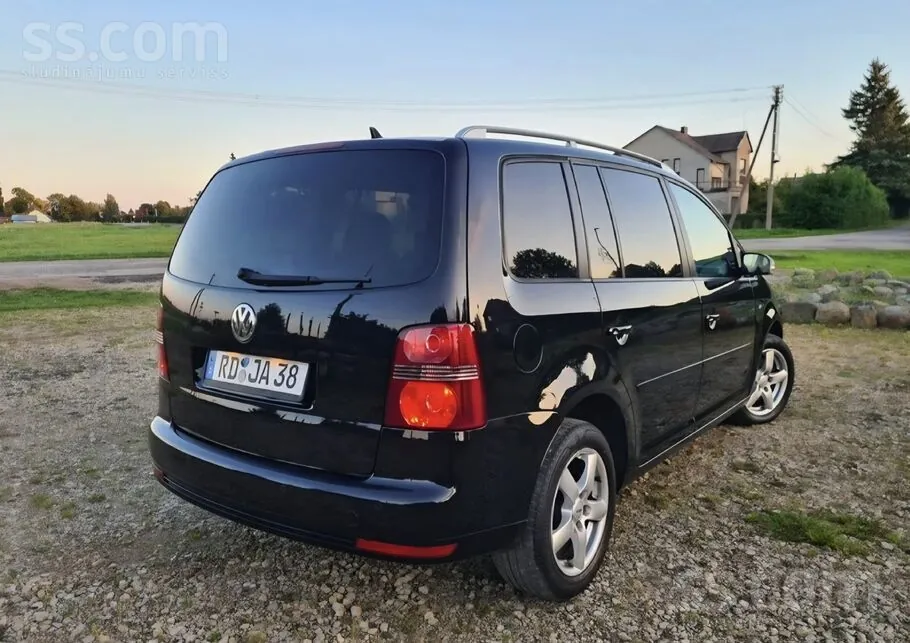 Volkswagen Touran 2009 photo 5