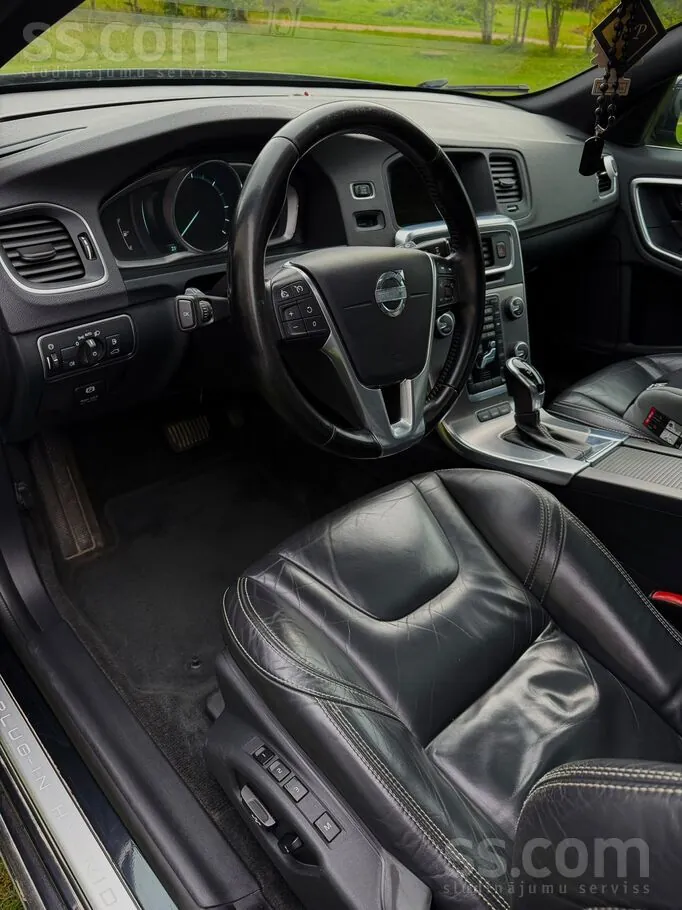 Volvo V60 2013 photo 2