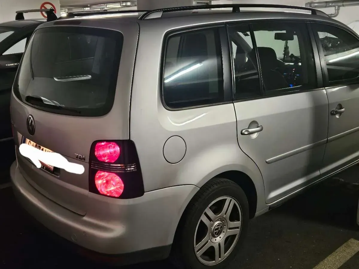 Volkswagen Touran 2008 photo 2