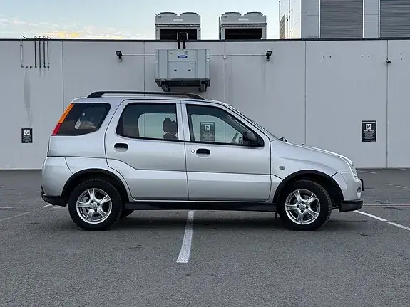 Suzuki Ignis 2004 photo 4