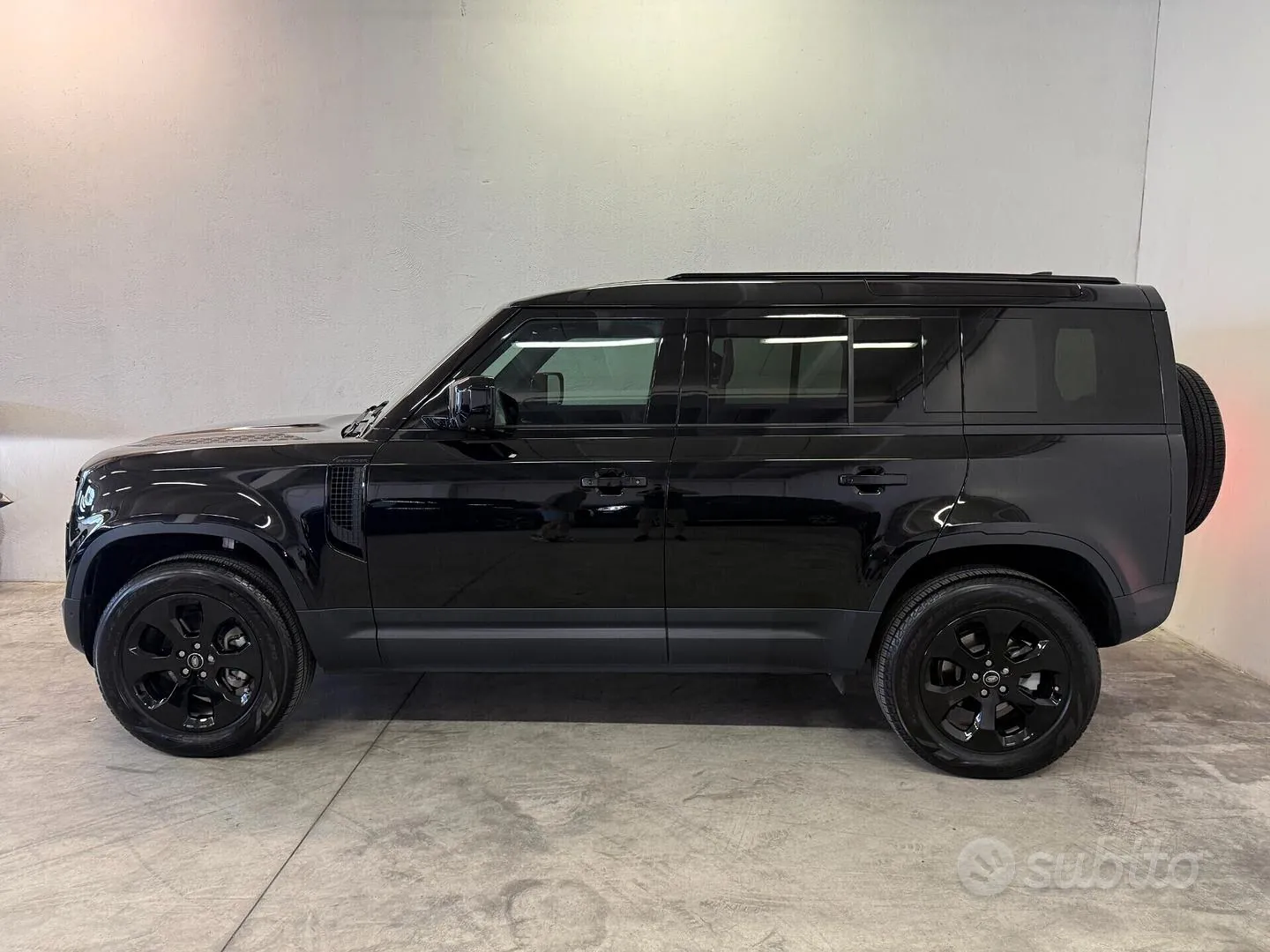 Land Rover Defender 2025 photo 2