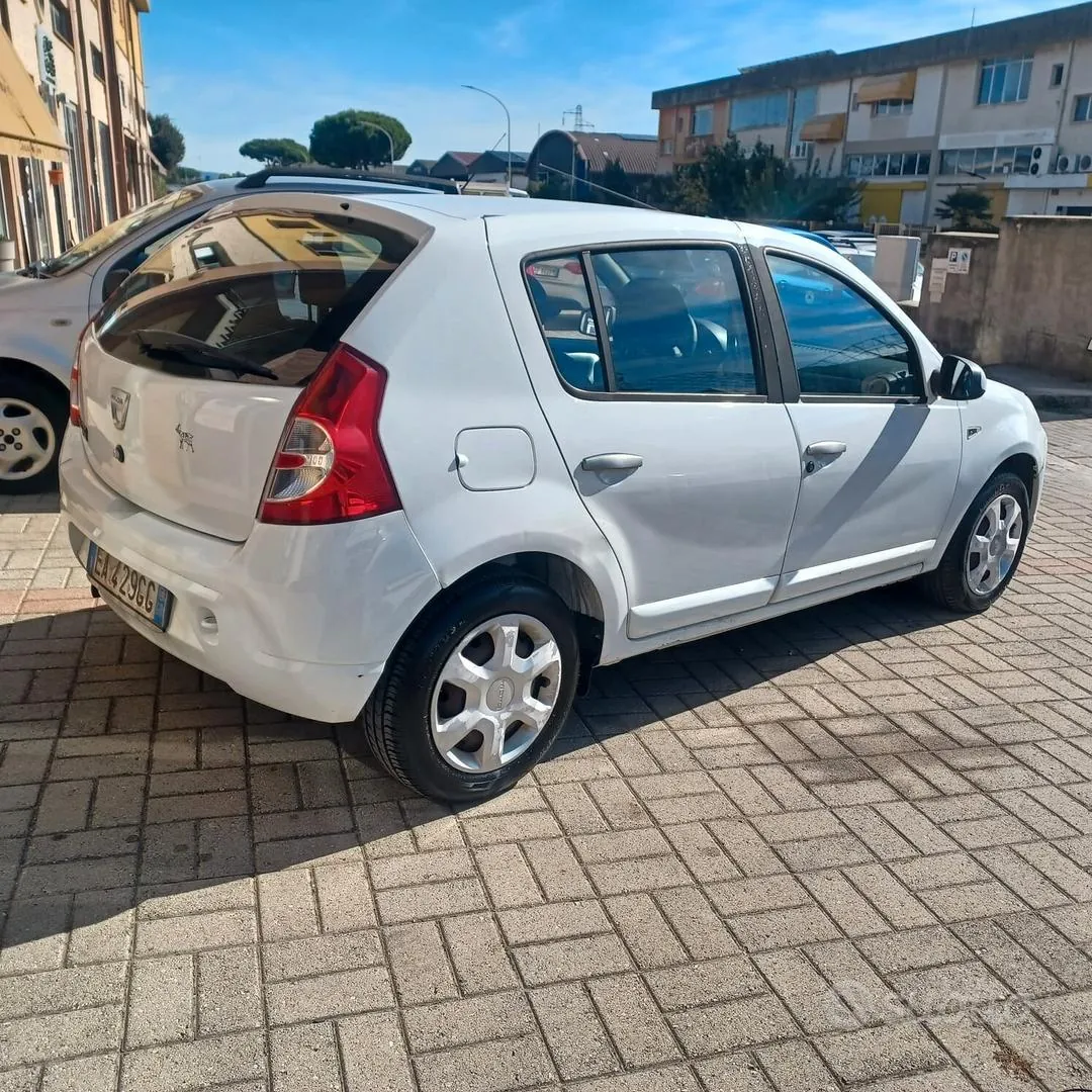Dacia Sandero 2010 photo 5