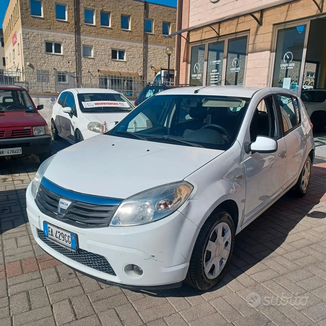 Dacia Sandero 2010 photo 4
