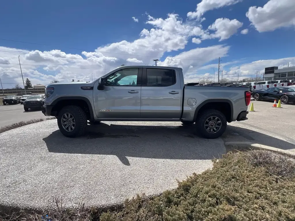 GMC Sierra 1500 2026 photo 2