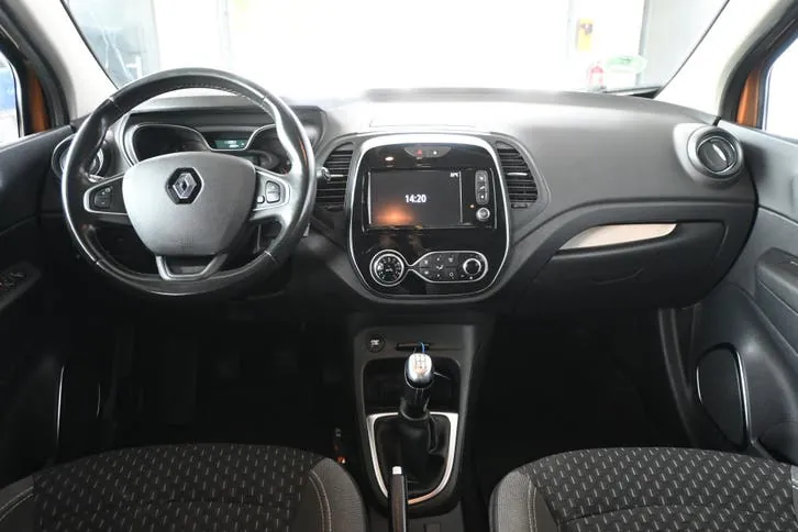 Renault Captur 2018 photo 2