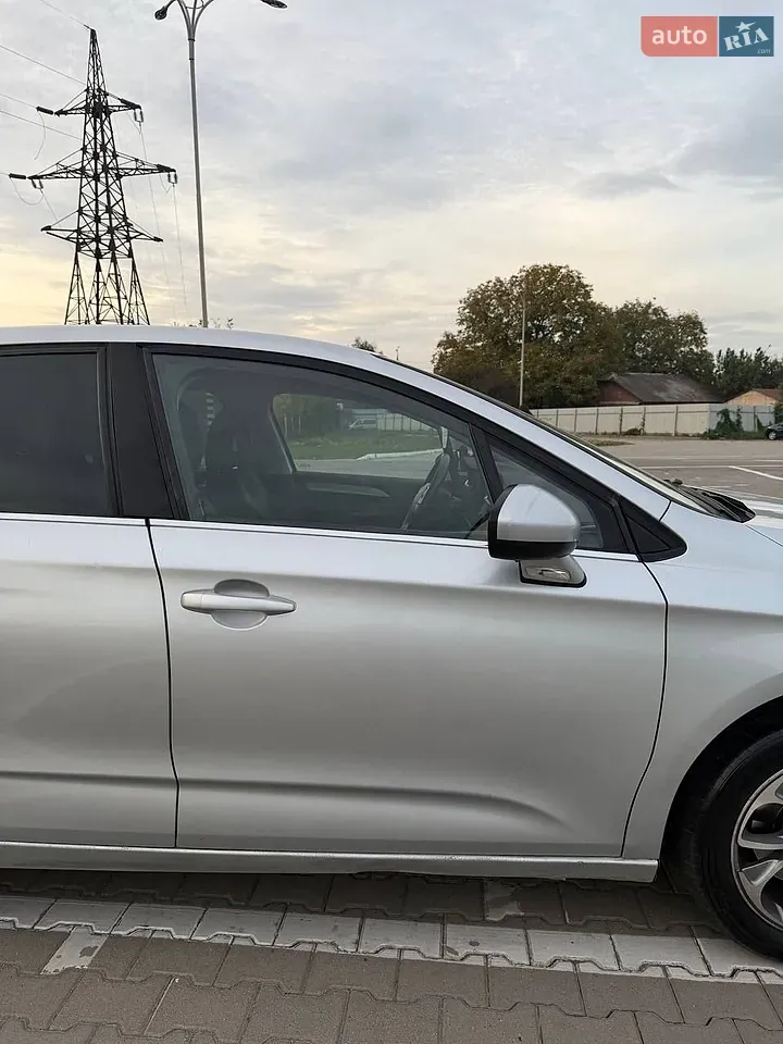 Citroen C4 2012 photo 5