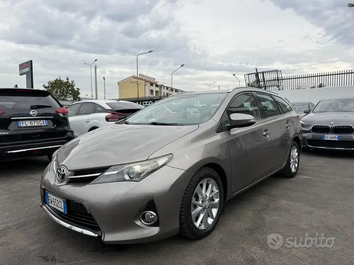 Toyota Auris 2014 photo 3