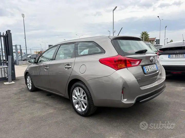 Toyota Auris 2014 photo 4