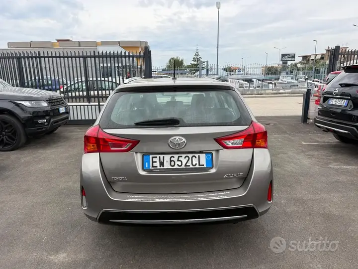 Toyota Auris 2014 photo 5