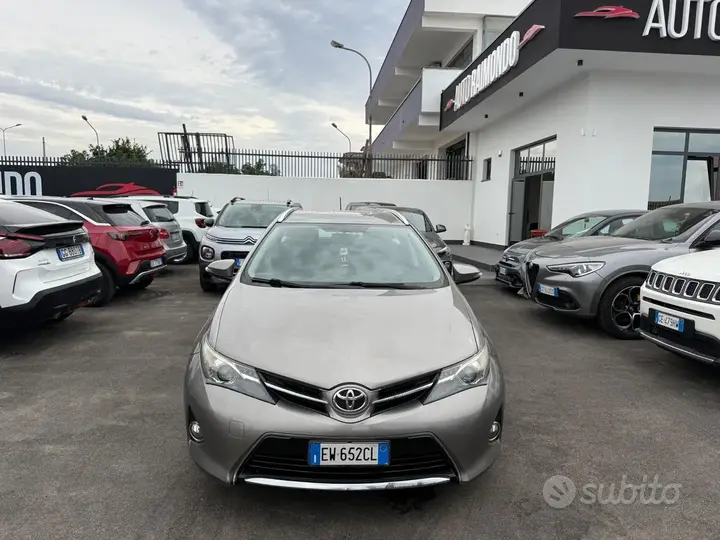 Toyota Auris 2014 photo 2