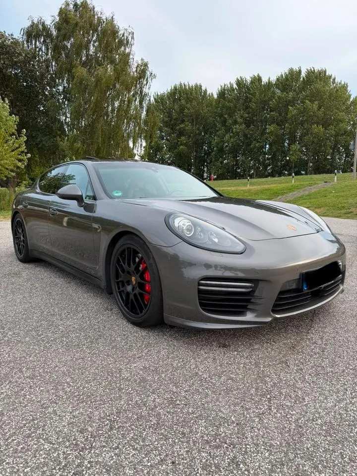 Porsche Panamera Gts