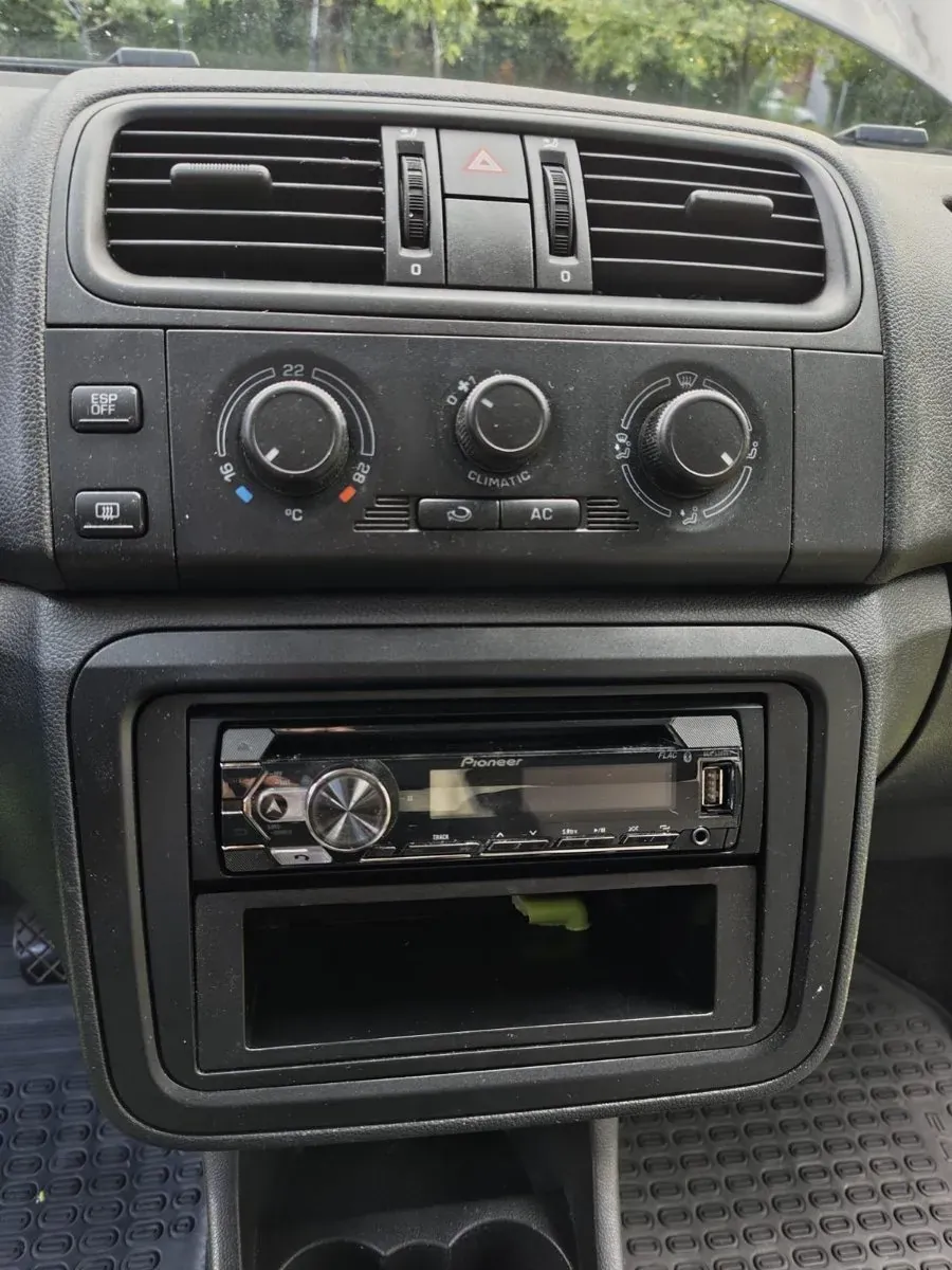 Skoda Fabia 2009 photo 3