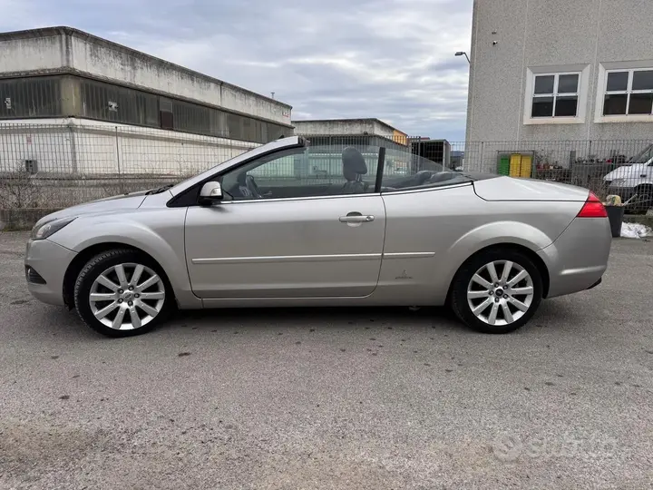 Ford Focus 2010 photo 4