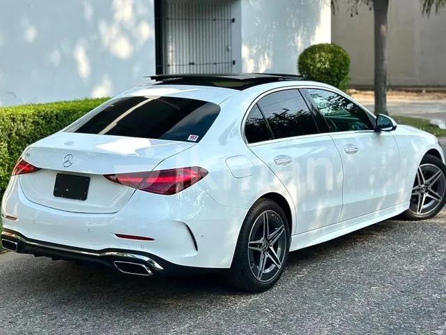 Mercedes-Benz C200 2024 photo 3