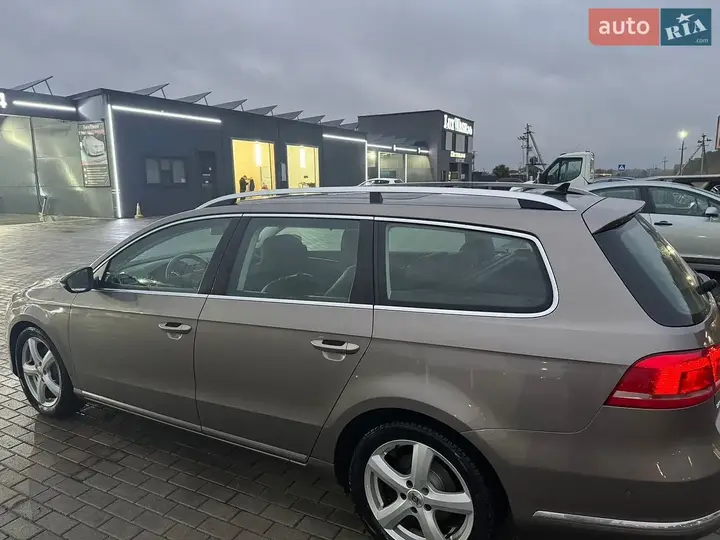 Volkswagen Passat 2011 photo 2