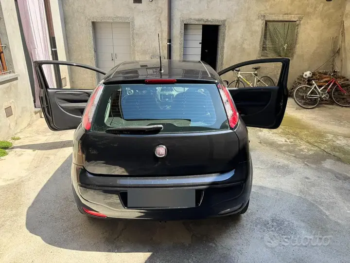 Fiat Punto Evo 2011 photo 2