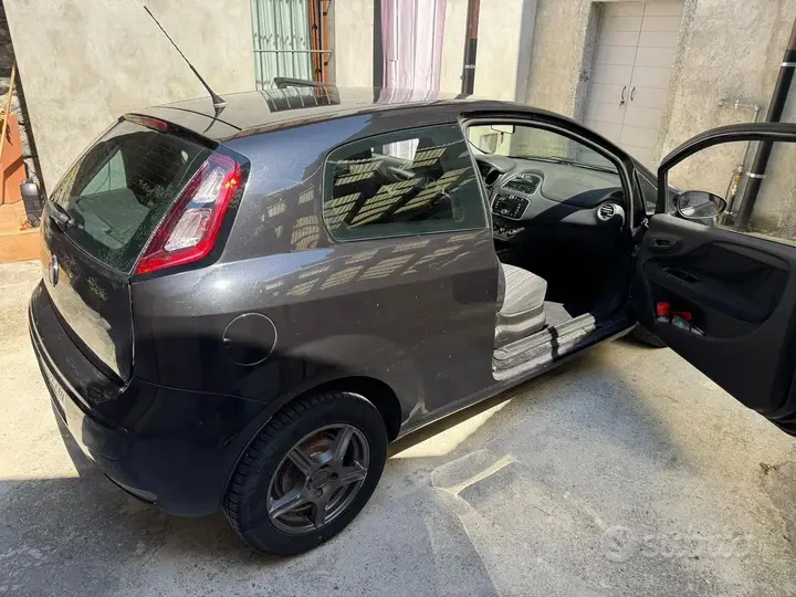 Fiat Punto Evo 2011 photo 4