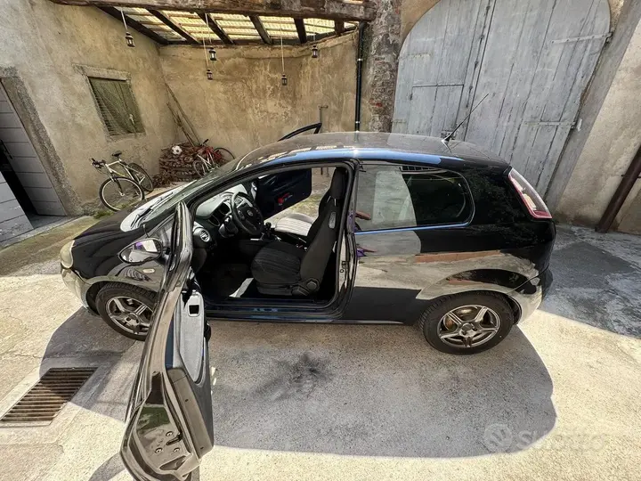Fiat Punto Evo 2011 photo 3