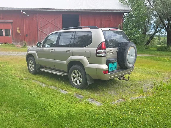 Toyota Land Cruiser 2005 photo 2