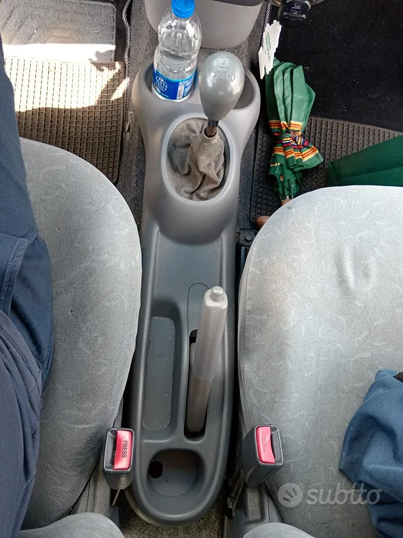 Toyota Yaris 2000 photo 4