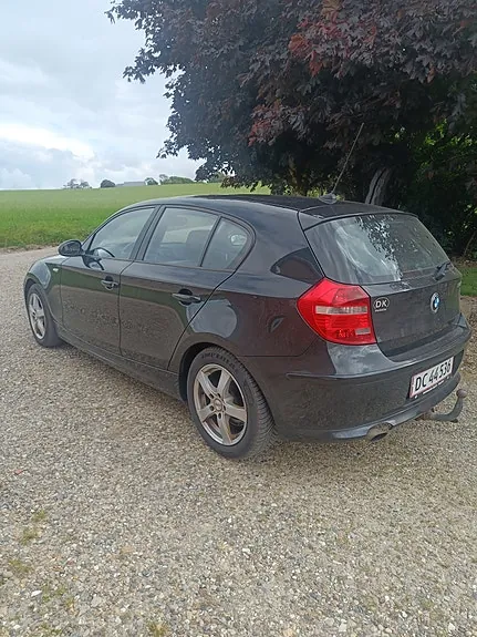 BMW 118D 2009 photo 2