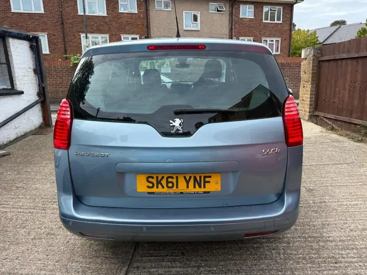 Peugeot 5008 2011 photo 5