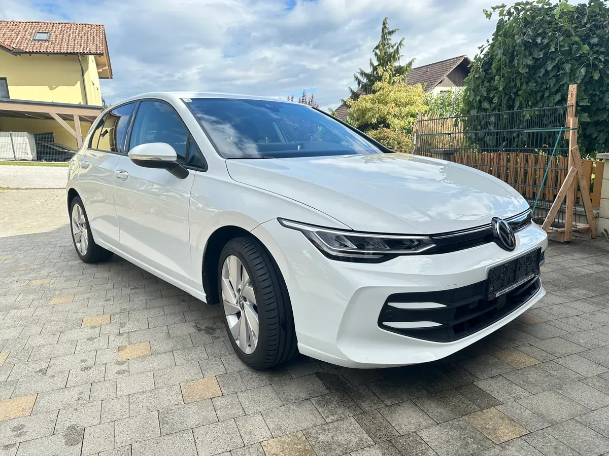 Volkswagen Golf 2024 photo 2