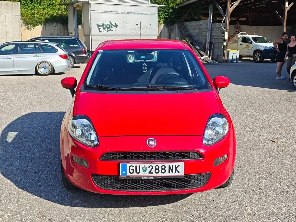 Fiat Punto 2013 photo 2
