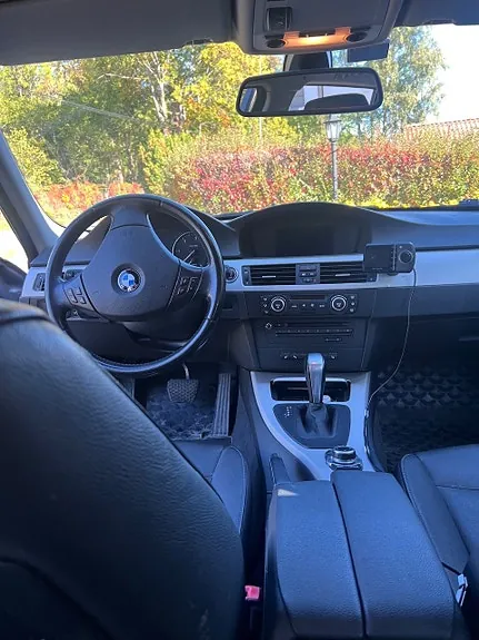 BMW 318D 2009 photo 4
