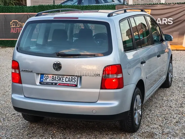 Volkswagen Touran 2006 photo 4