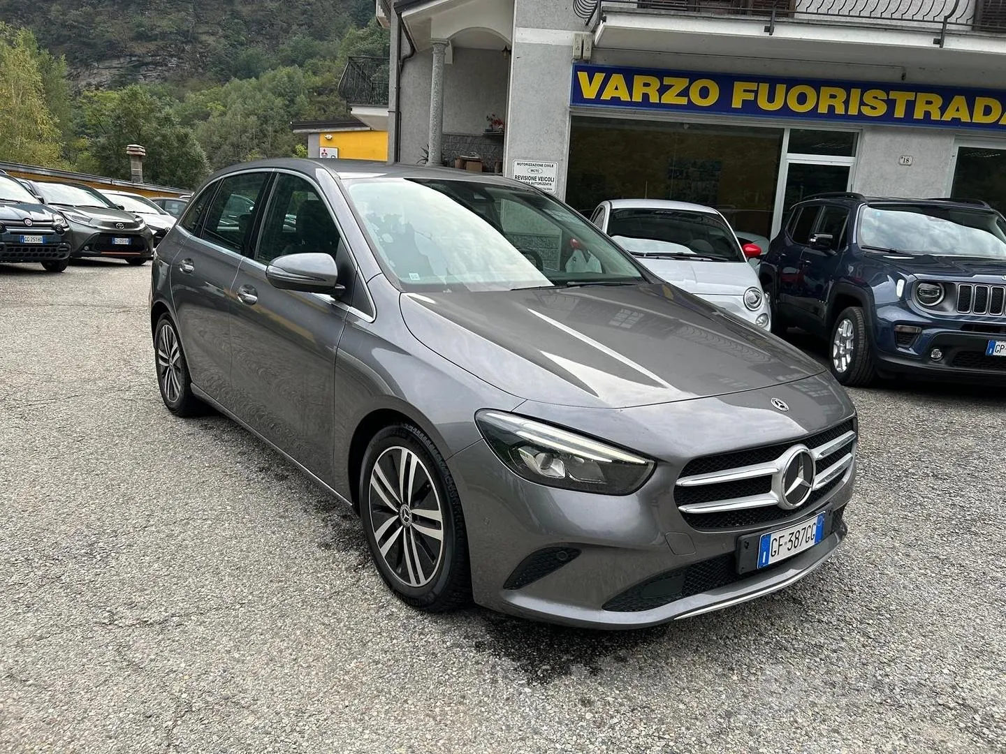 Mercedes-Benz B 180