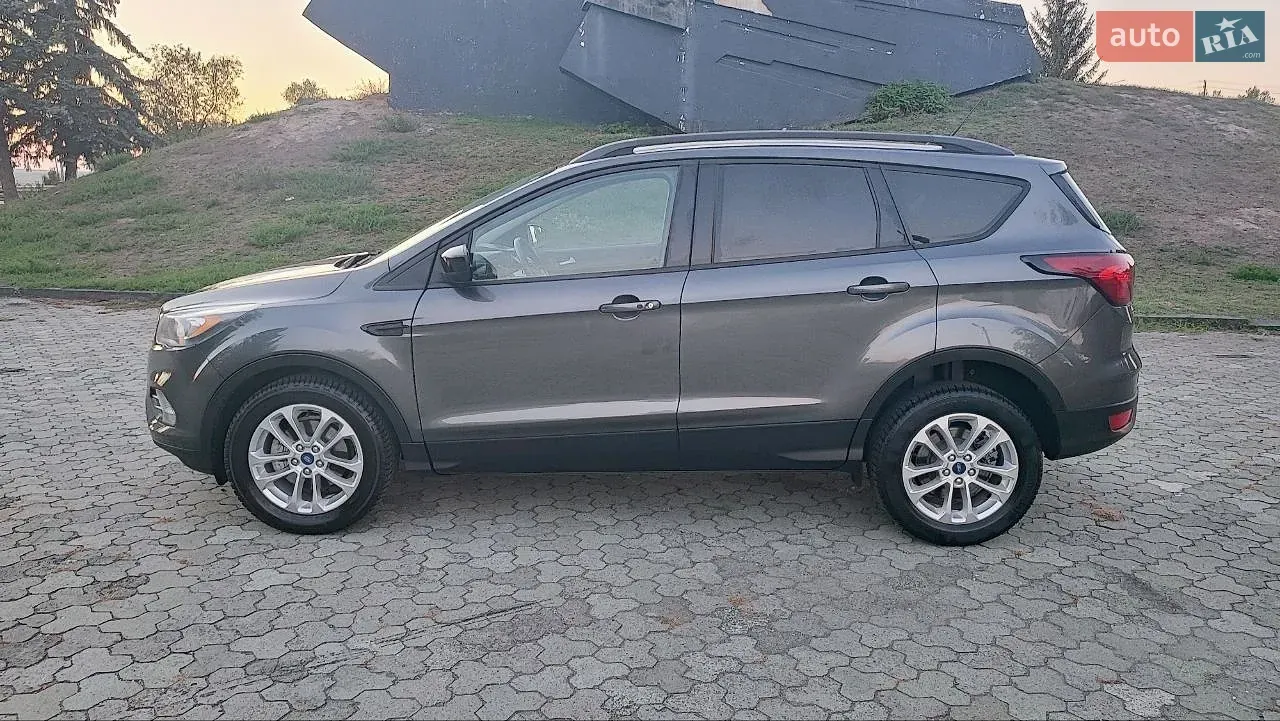Ford Escape 2019 photo 2