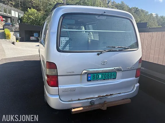 Toyota Hiace 2011 photo 5