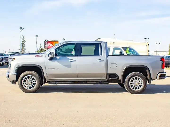 Chevrolet Silverado 3500 2024 photo 2