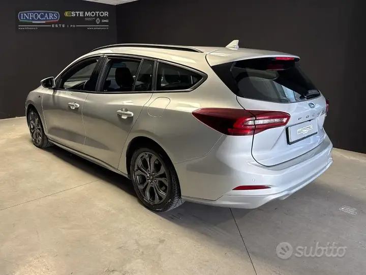 Ford Focus 2023 photo 2
