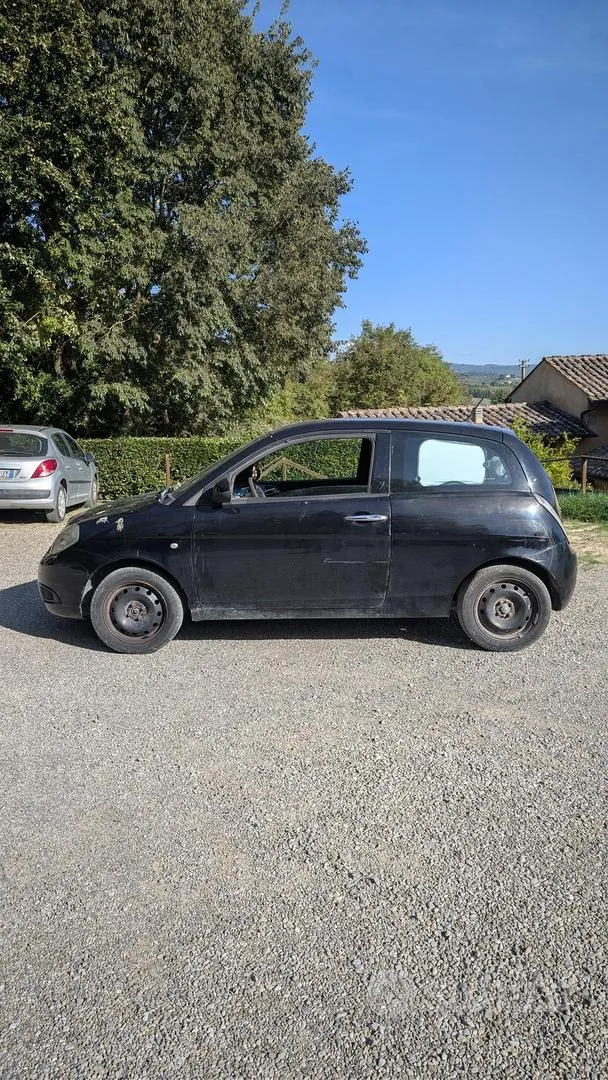 Lancia Ypsilon 2010 photo 2