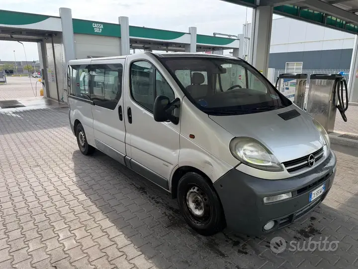 Opel Vivaro 2005 photo 2