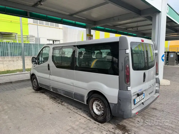 Opel Vivaro 2005 photo 4
