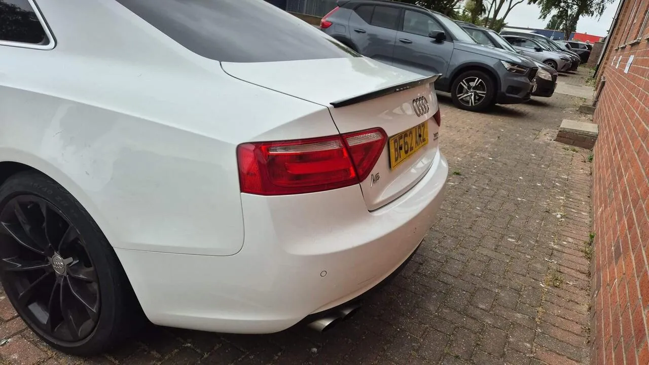 Audi A5 2012 photo 2