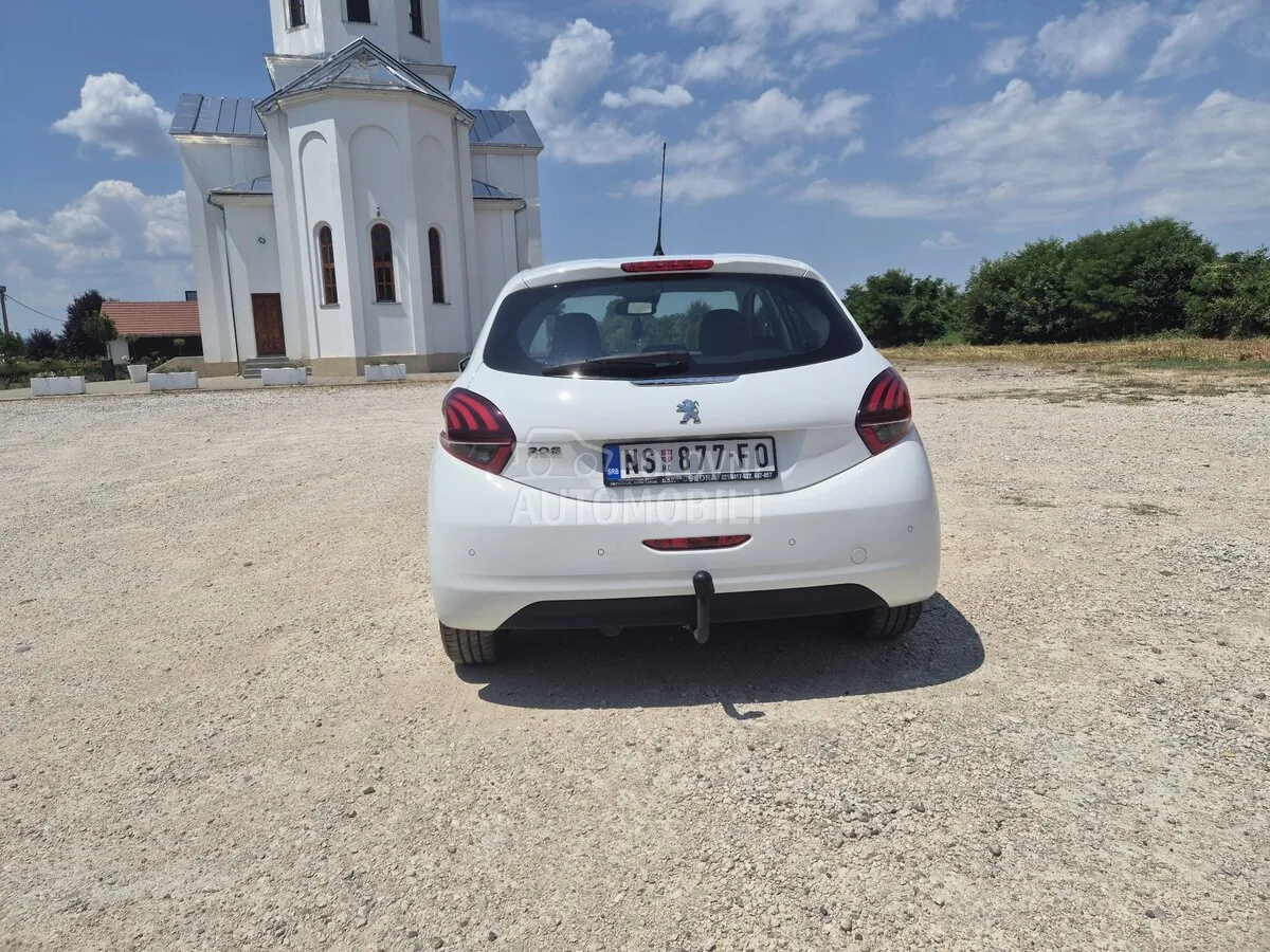 Peugeot 208 2015 photo 4