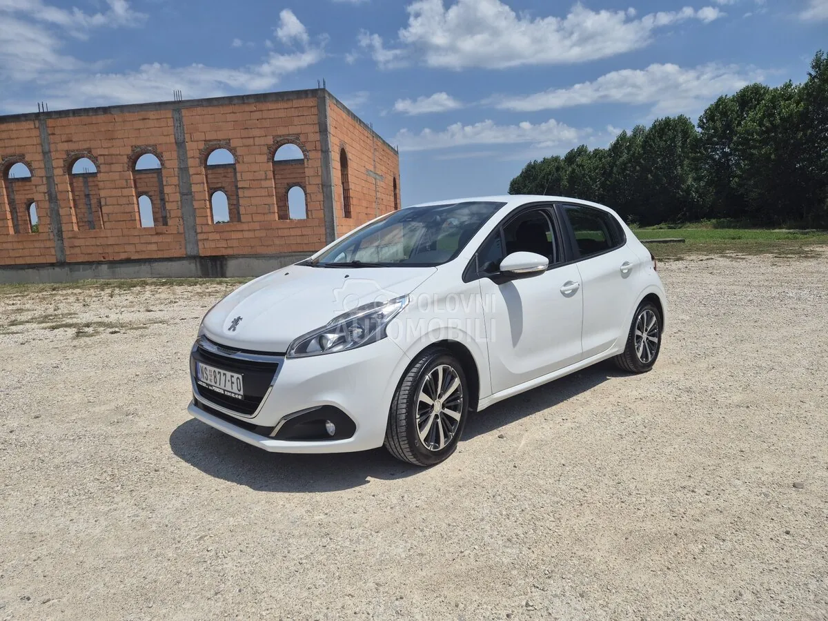 Peugeot 208 2015 photo 2