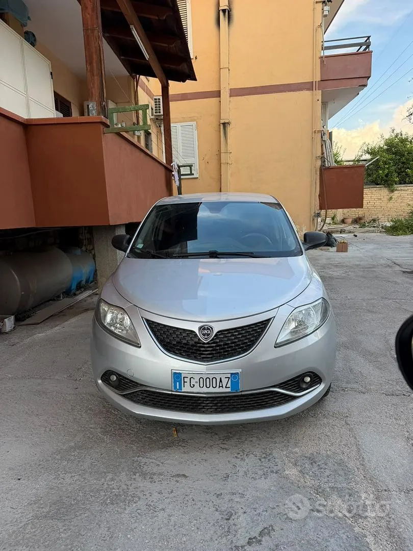 Lancia Ypsilon
