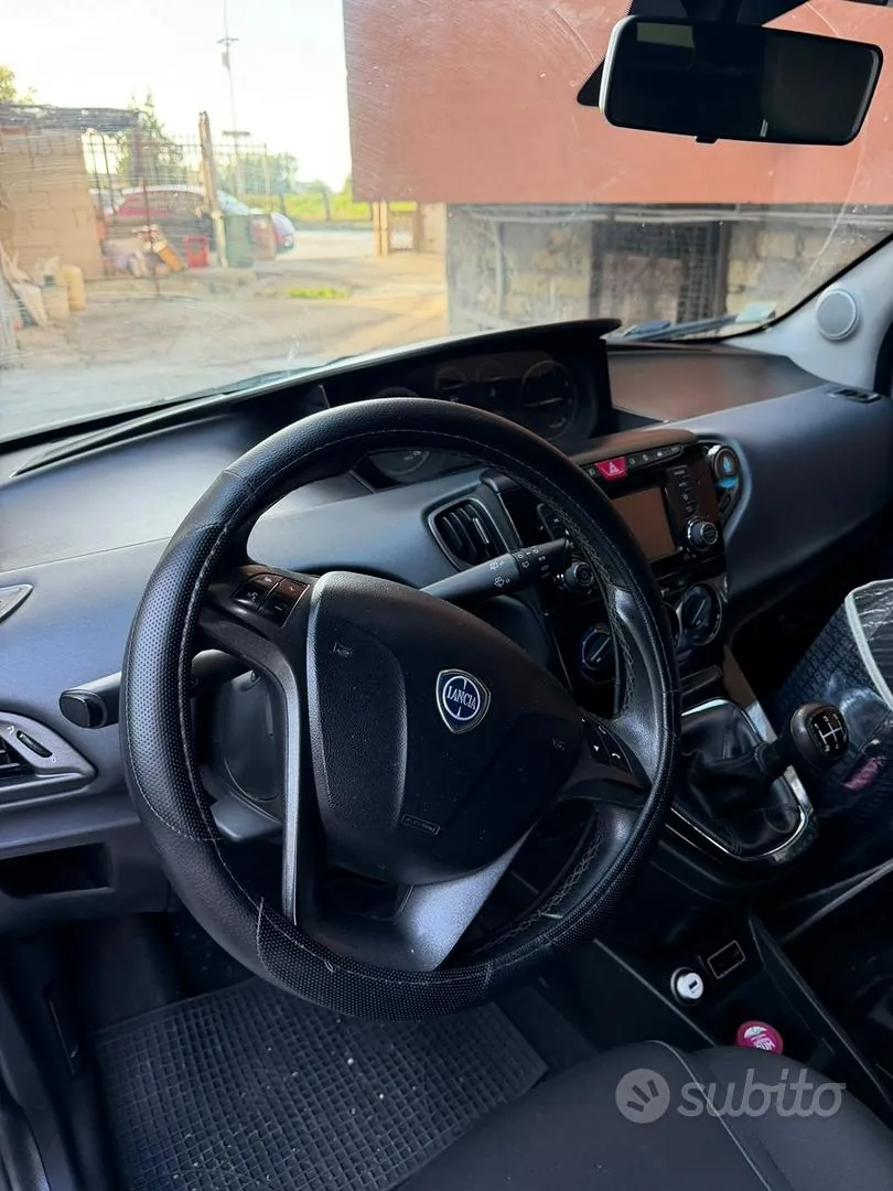 Lancia Ypsilon 2016 photo 3
