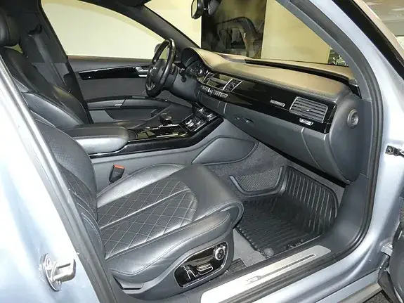Audi A8 2017 photo 3