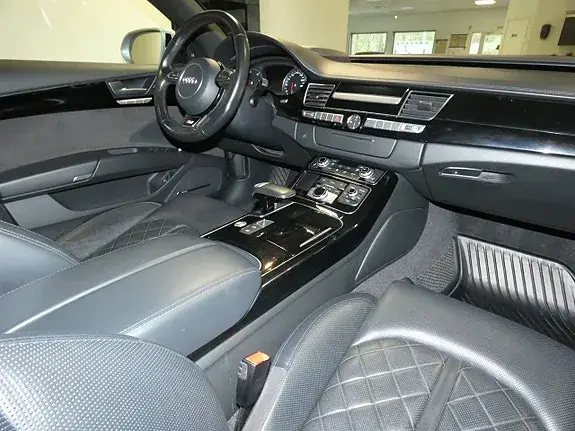 Audi A8 2017 photo 4
